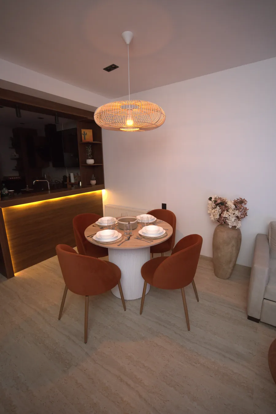 Dining table detail