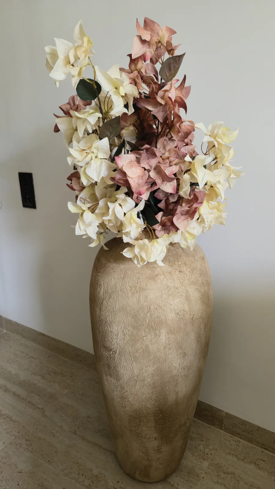 Vase with flowers detail
